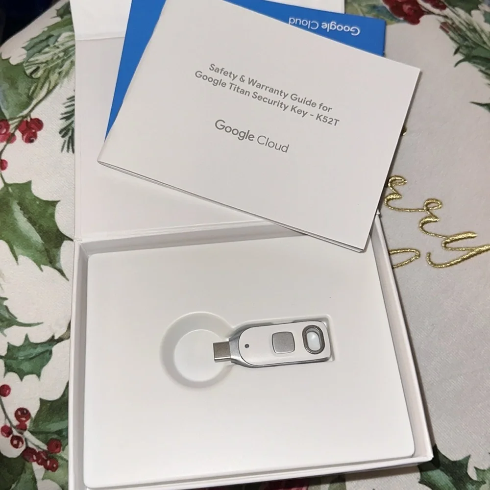 New open 2023 Google Titan Security Key‎ FIDO2 USB-C + NFC K52T